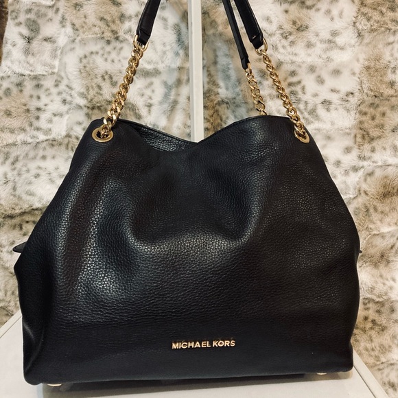 Michael Kors Handbags - ✨HP✨Micheal Kors Large Black Chain Bag